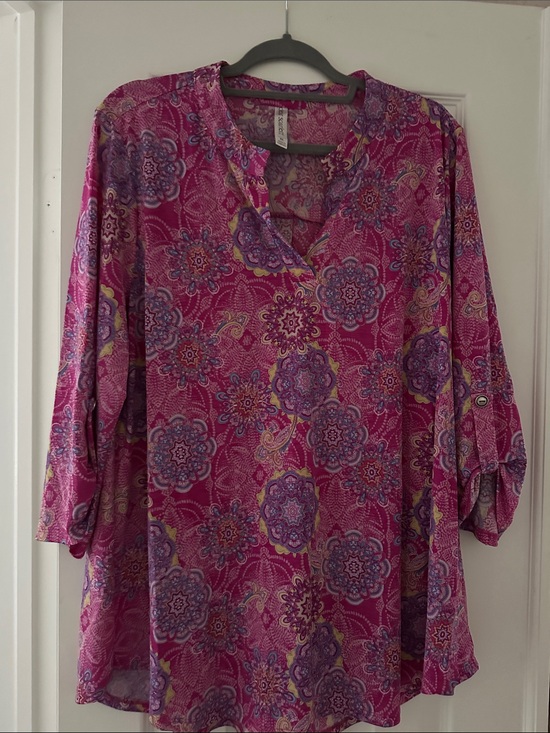 Dear Scarlett Tops - Plus-Size Pink Floral Medallion V-Neck Tunic